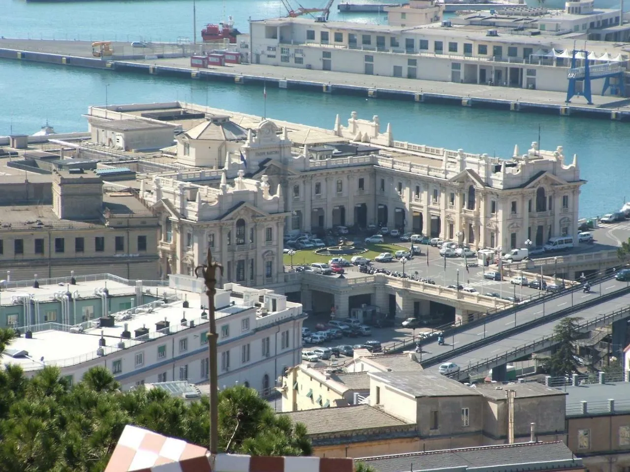 The Hostel In Genova 0*, Genoa Italy